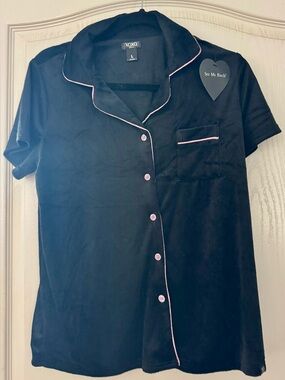 XOXO Black Pajama set with Pink Trim. Size Large.
